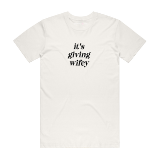 It's Giving Wifey (black) - Bridal T-Shirt - Natural